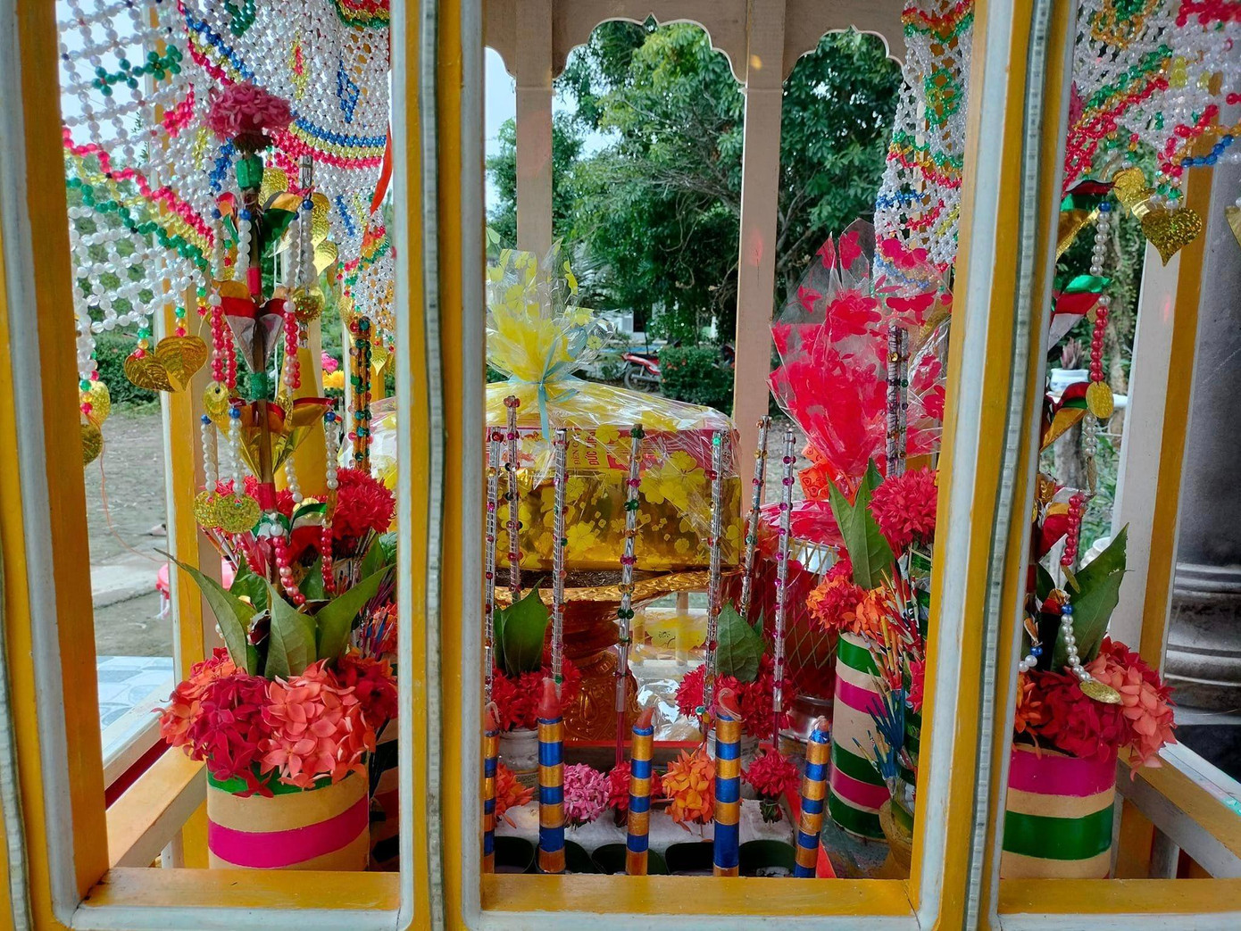 Lễ vật dâng lên các chư tăng trong lễ Kathina.