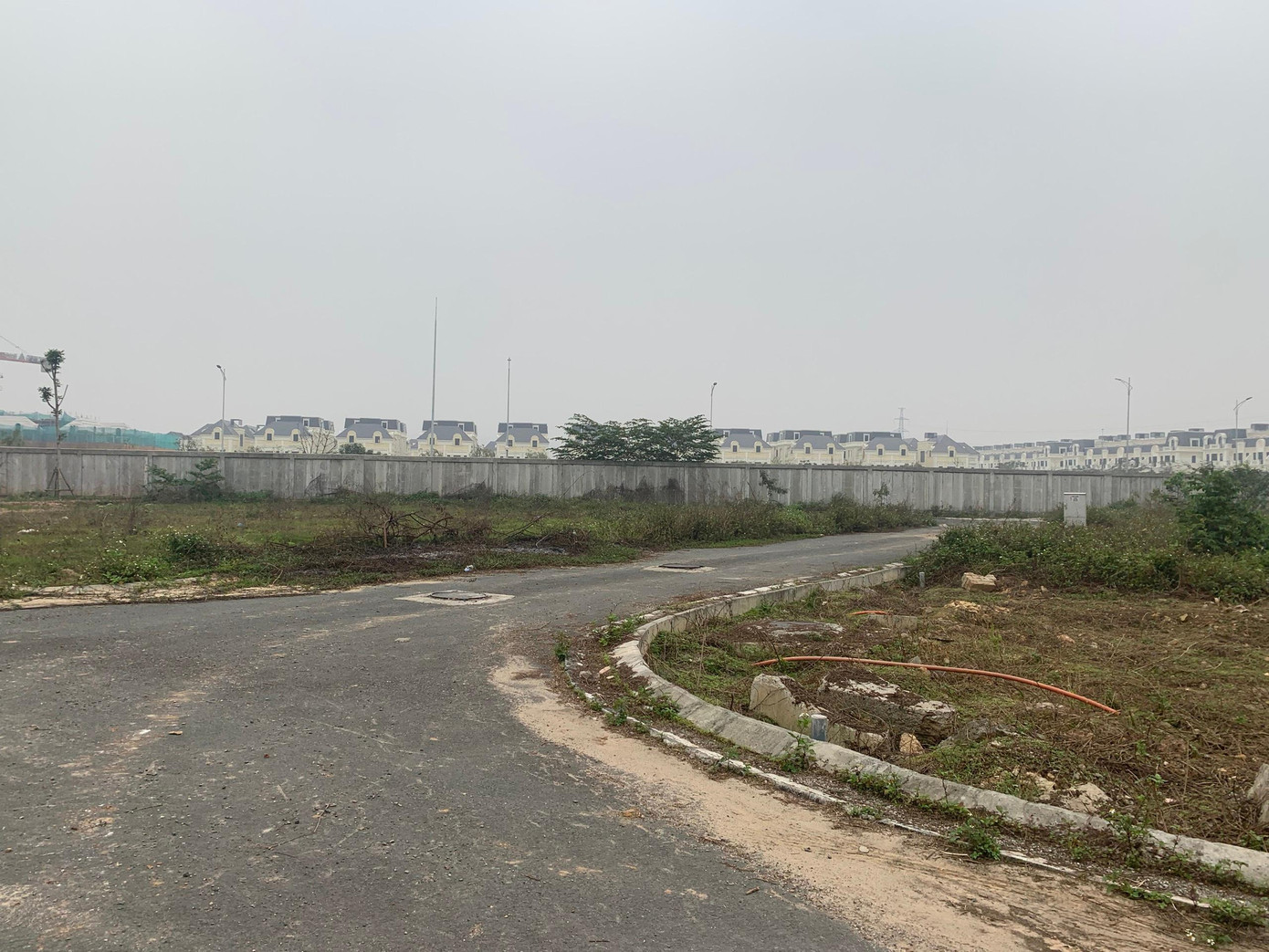 Sau hơn chục năm “đắp chiếu”, tháng 7/2019, dự án đã được UBND TP Hà Nội phê duyệt điều chỉnh tổng thể Quy hoạch chi tiết tỷ lệ 1/500. Đến tháng 6/2020, TP Hà Nội quyết định điều chỉnh chủ trương đầu tư dự án cho Công ty CP đầu tư An Lạc với tổng diện tích đất nghiên cứu quy hoạch là hơn 57ha và yêu cầu nhà đầu tư hoàn thiện các thủ tục pháp lý theo quy định.