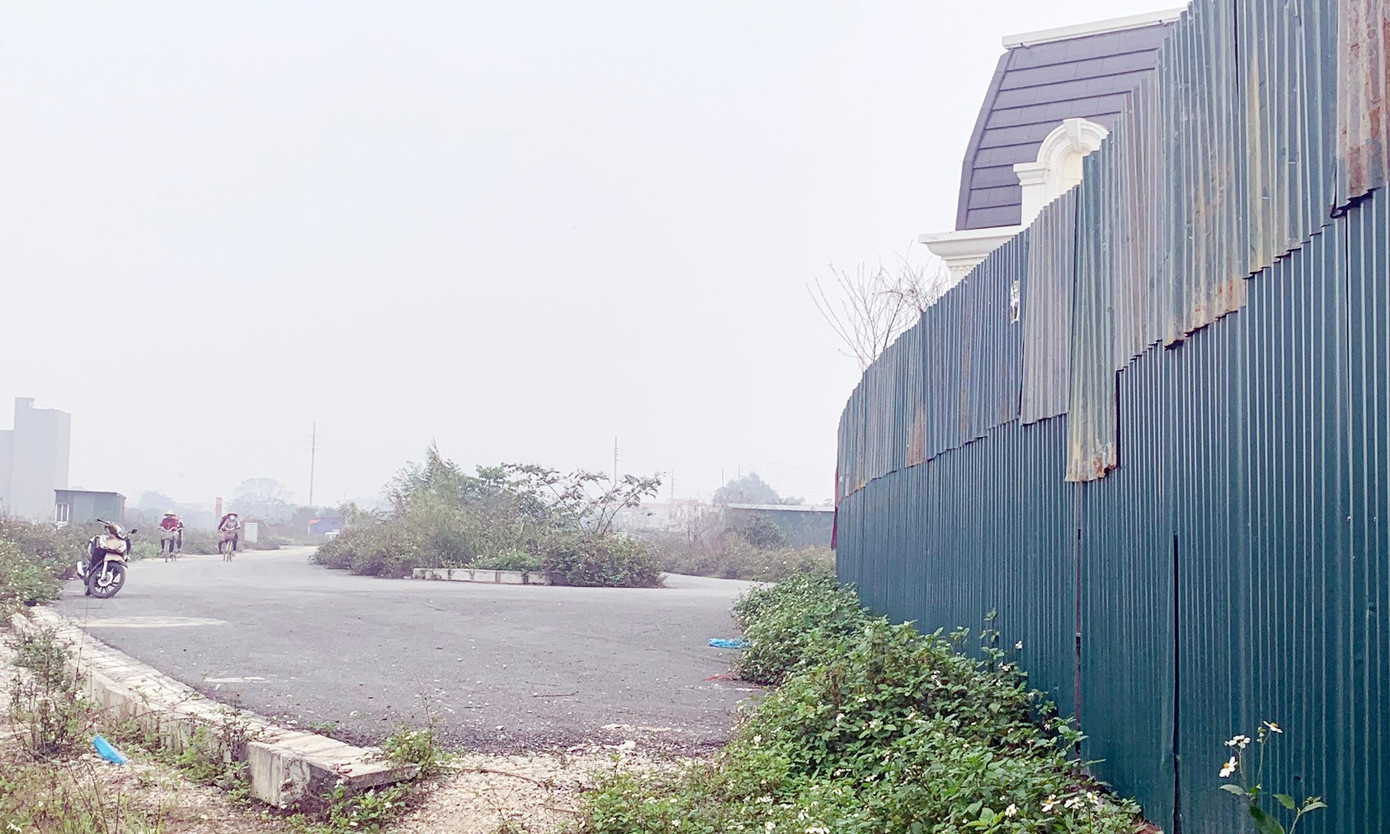 Được biết, trong văn bản phản hồi yêu cầu tháo dỡ tường rào của UBND xã Vân Canh, Công ty CP Tập đoàn đầu tư An Lạc cho rằng việc chắn lối đi trên là "rào tạm" bảo vệ dự án và không để xảy ra tình trạng trộm cắp. Khi dự án hoàn thành, công ty sẽ hoàn trả lại nguyên trạng đúng quy hoạch được duyệt.