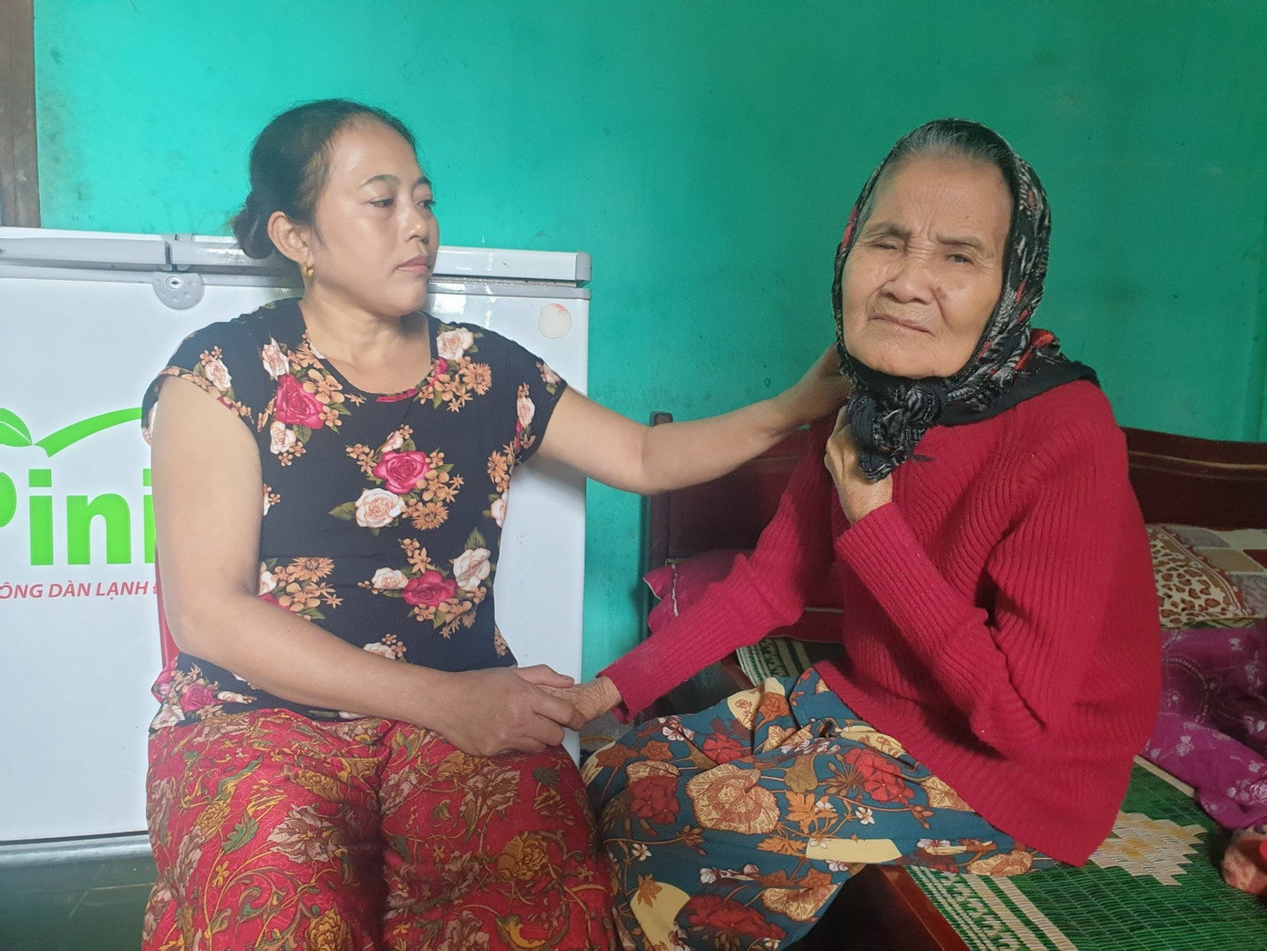 Tiền chăm sóc mẹ già của chị Thương đã bị bớt mất một nửa Tiền chăm sóc mẹ già của chị Thương đã bị bớt mất một nửa