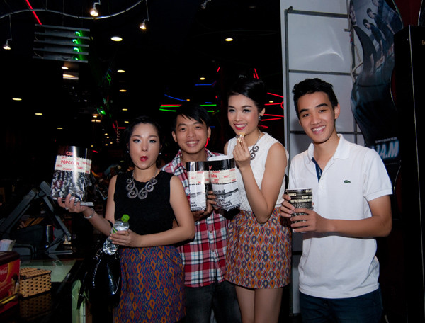 'Bà già' Thúy Nga 'cưa sừng làm nghé' ở rạp phim ảnh 3