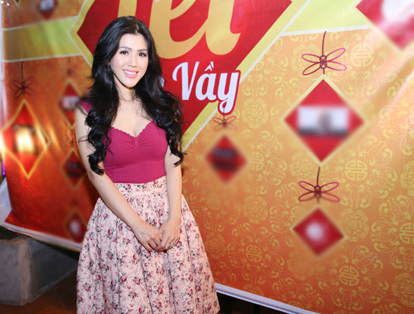 Trà Ngọc Hằng, Đinh Phương Ánh 'đọ' vòng 1 nóng bỏng ảnh 8