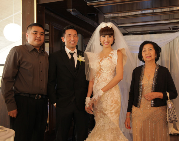 Ngọc Quyên và chú rể Việt kiều quậy hết cỡ trong lễ cưới ảnh 9