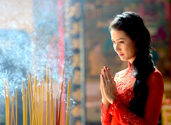 Phan Thị Mơ đẹp 'ngẩn ngơ' với áo dài ba miền ảnh 10