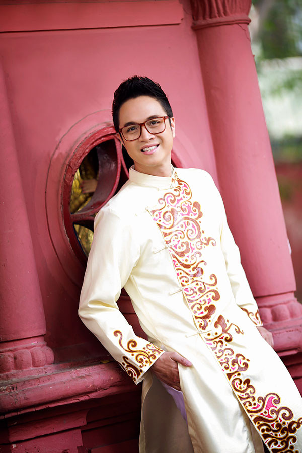 Nhật Tinh Anh bảnh bao trên phố ngày Tết ảnh 5