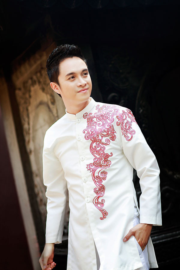 Nhật Tinh Anh bảnh bao trên phố ngày Tết ảnh 4