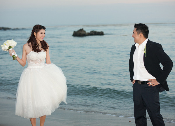 Ngọc Quyên và chồng đón hoàng hôn lãng mạn trên biển ảnh 12