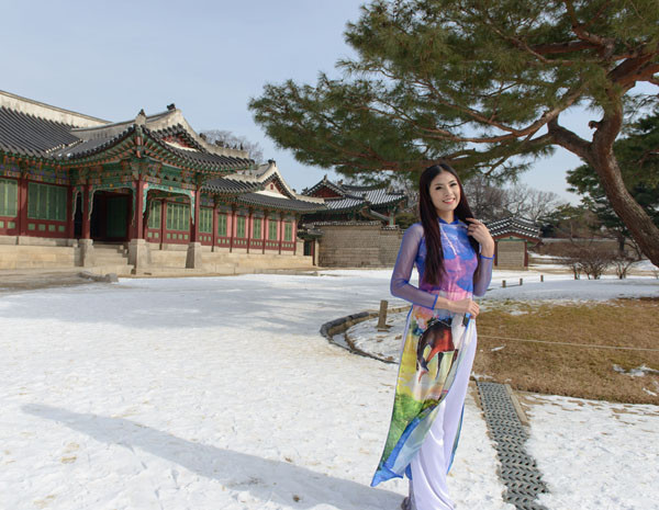 Ngọc Hân mặc áo dài Tết duyên dáng ở Hàn Quốc ảnh 5