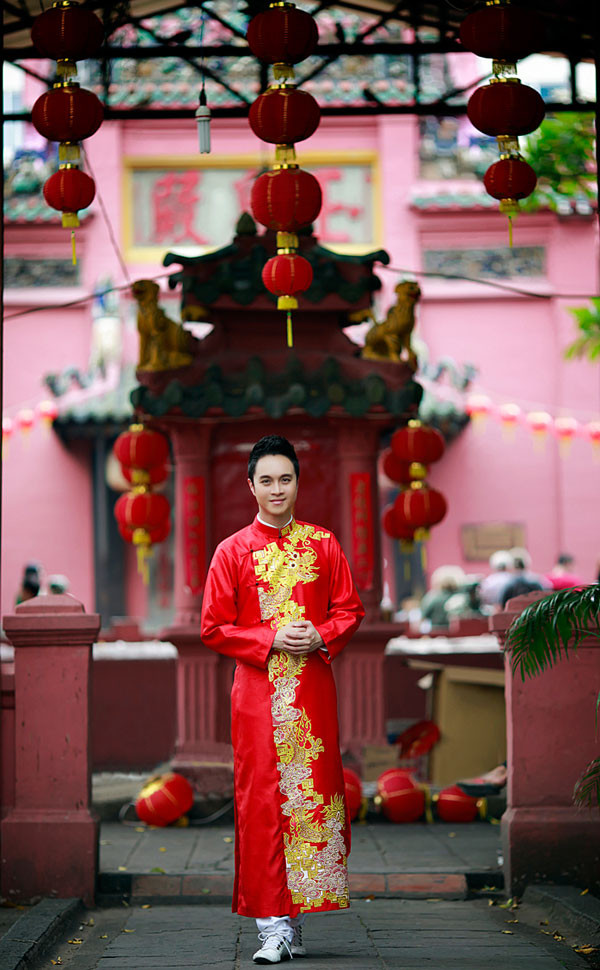 Nhật Tinh Anh bảnh bao trên phố ngày Tết ảnh 11