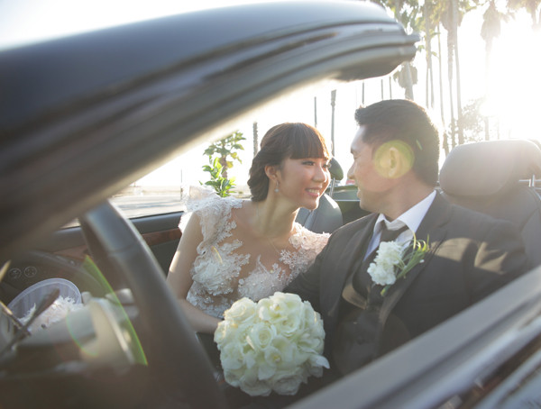 Ngọc Quyên và chú rể Việt kiều quậy hết cỡ trong lễ cưới ảnh 1