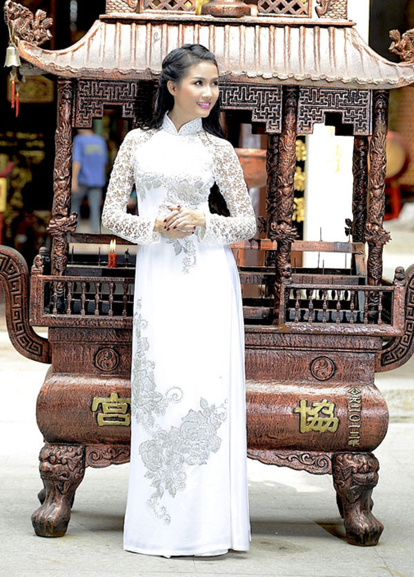 Phan Thị Mơ đẹp 'ngẩn ngơ' với áo dài ba miền ảnh 4