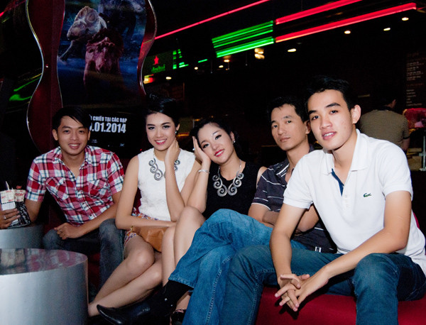 'Bà già' Thúy Nga 'cưa sừng làm nghé' ở rạp phim ảnh 6