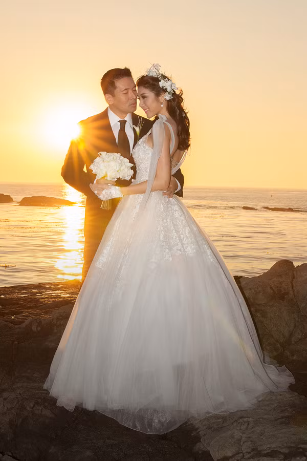 Ngọc Quyên và chồng đón hoàng hôn lãng mạn trên biển ảnh 1