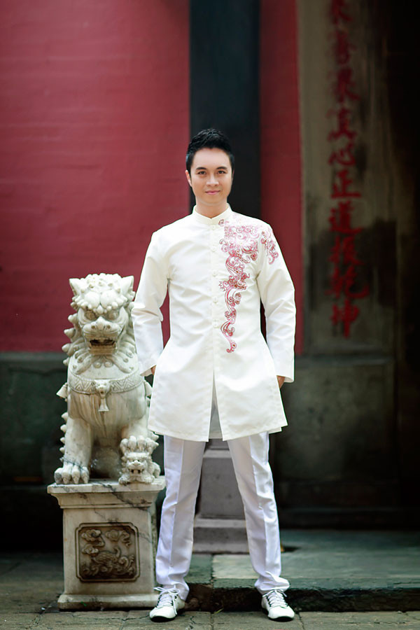 Nhật Tinh Anh bảnh bao trên phố ngày Tết ảnh 2