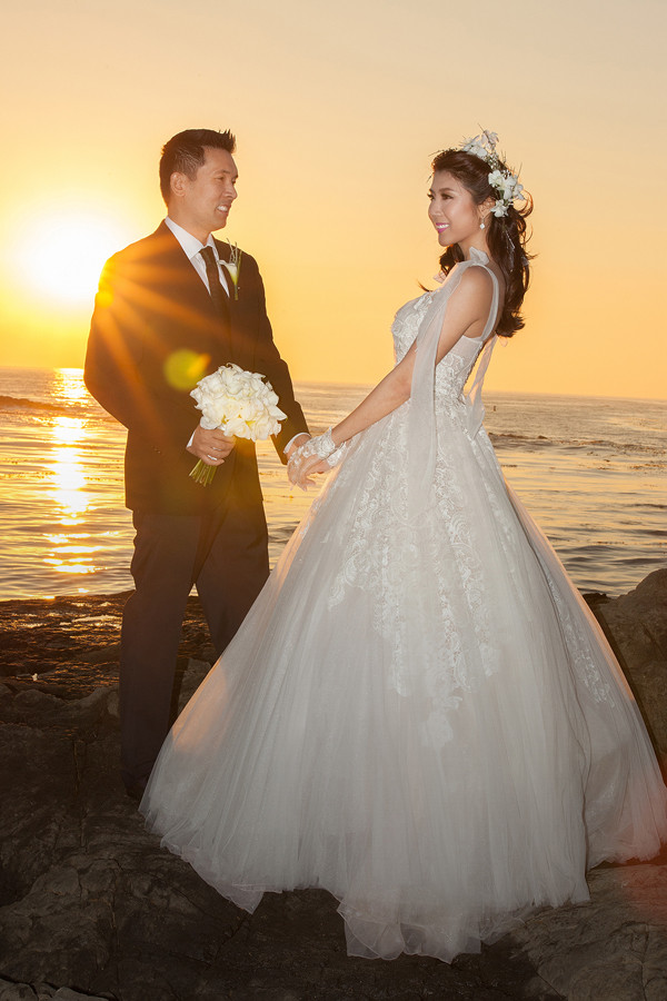 Ngọc Quyên và chồng đón hoàng hôn lãng mạn trên biển ảnh 2