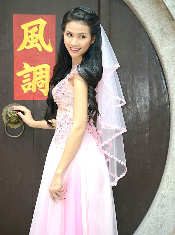 Phan Thị Mơ đẹp 'ngẩn ngơ' với áo dài ba miền ảnh 9