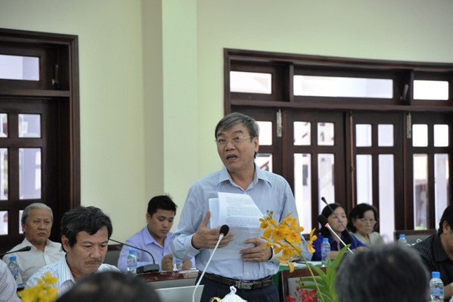 Theo ông Chương, hiện nay áp lực về trường lớp, về học tập đối với riêng bậc tiểu học, mầm non rất cao, vì sĩ số trong mỗi lớp cao hơn nhiều so với quy định chung (quy định chung 35 em/lớp nhưng ở Thủ Đức tăng lên đến 43 em/lớp). Một giáo viên phụ trách một lớp trên 40 em học sinh là rất khó. 