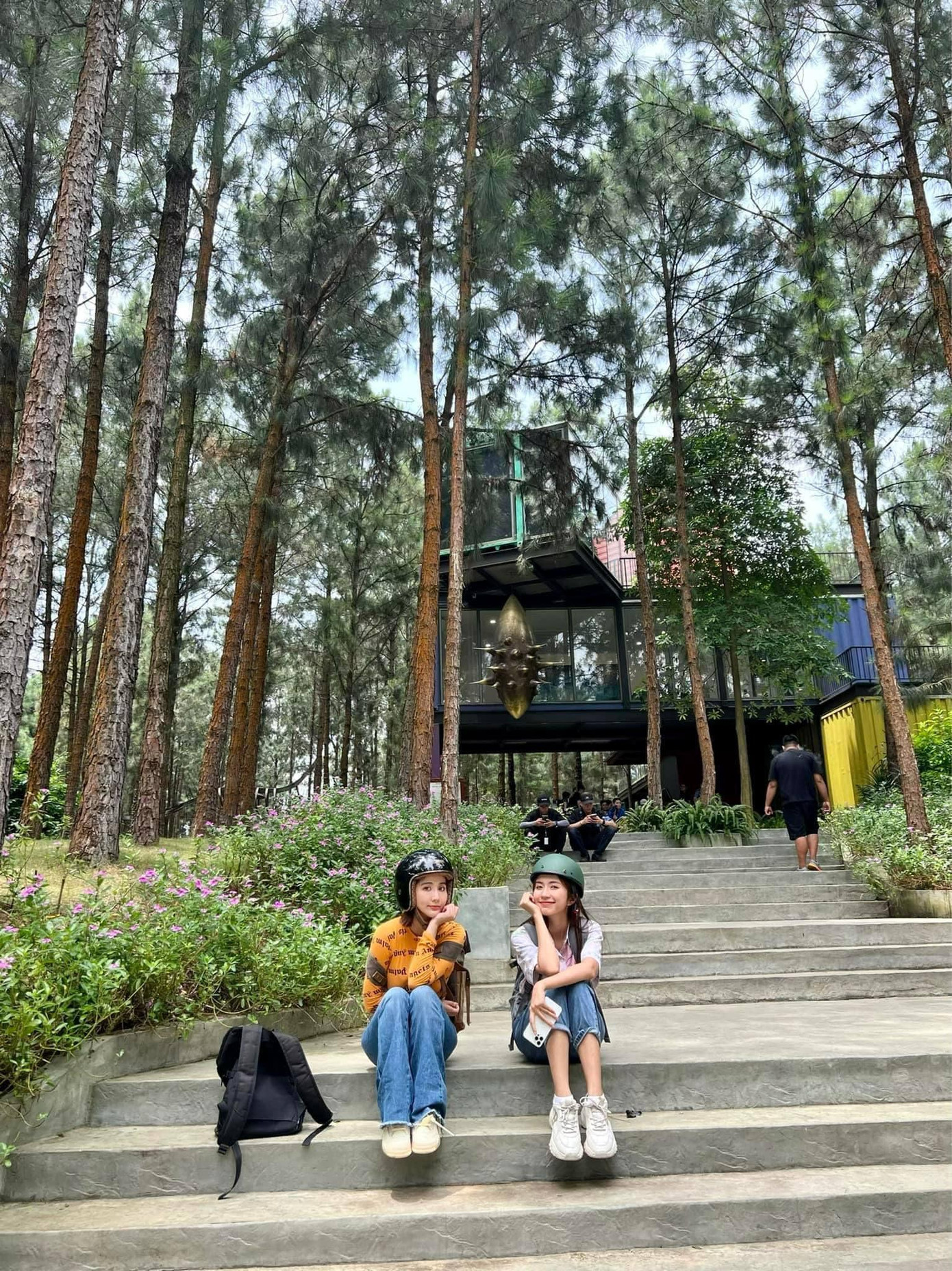 Hậu trường "Thương ngày nắng về" tại một bối cảnh quay.