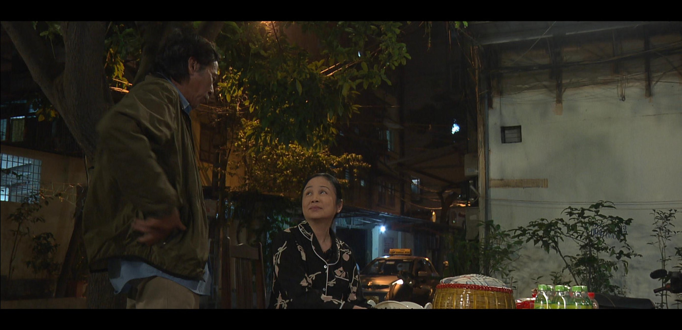 NSND Bùi Bài Bình và NSND Ngọc Thư trong "Lối nhỏ vào đời".