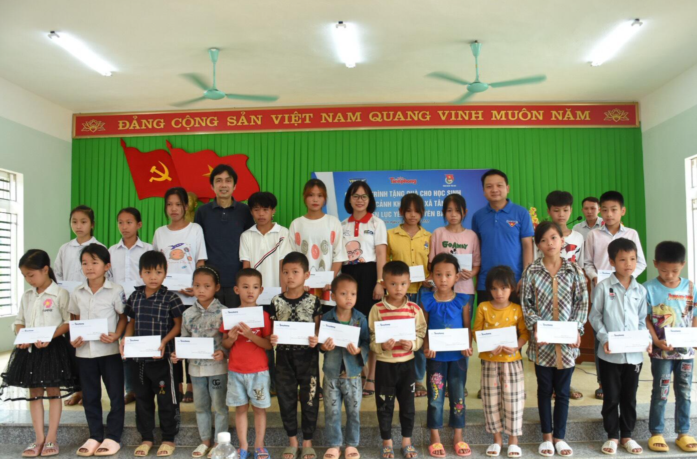 Xã Tân Lập là một trong những xã nghèo nhất huyện Lục Yên. Xã Tân Lập là một trong những xã nghèo nhất huyện Lục Yên.