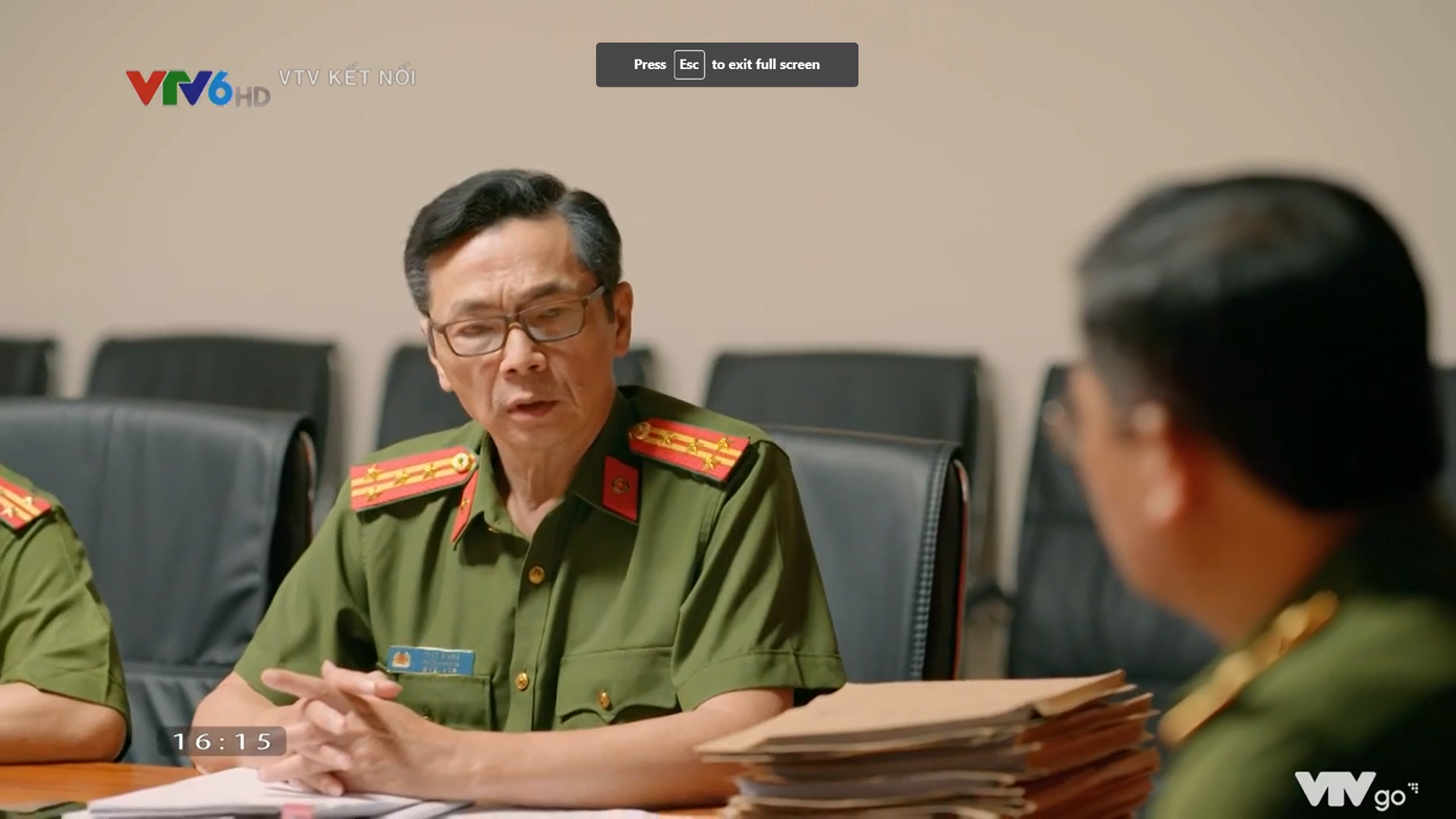 NSND Trung Anh với tạo hình khoác cảnh phục khác xa các vai diễn trước đó.