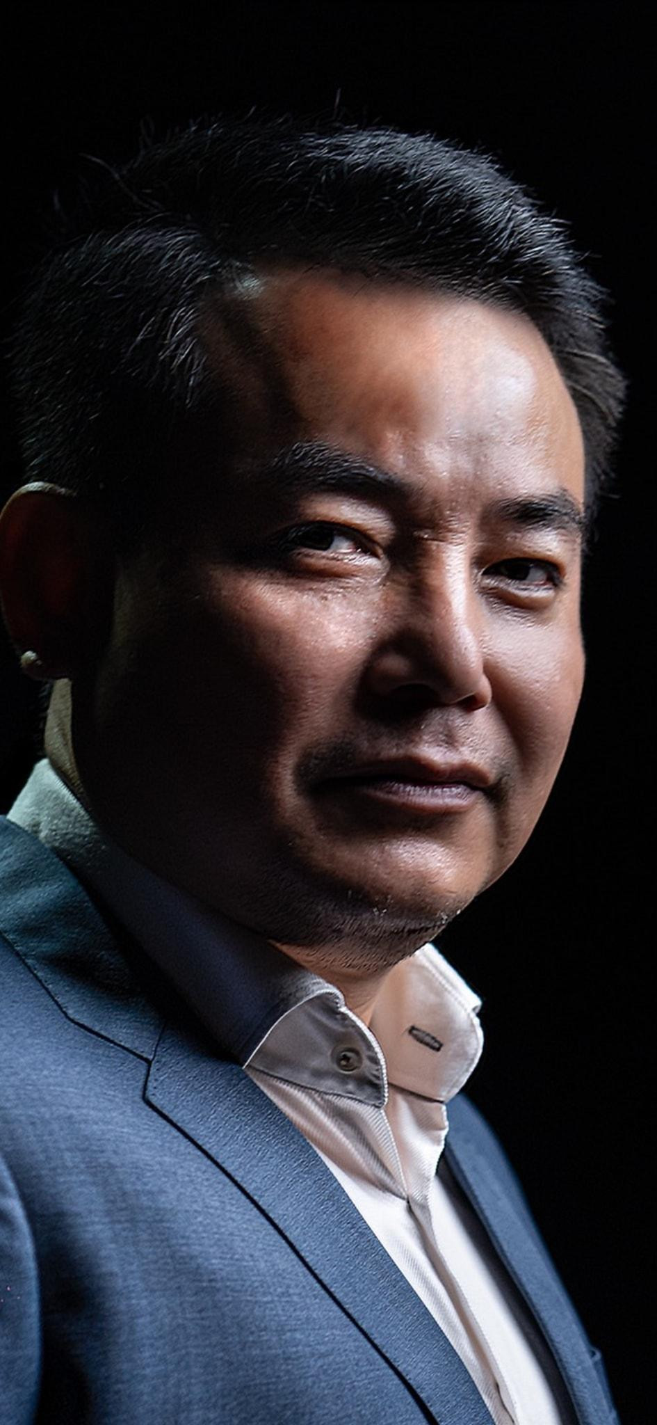 Tạo hình nhân vật có vẻ nguy hiểm của NSƯT Trịnh Mai Nguyên trong phim "Đấu trí". Tạo hình nhân vật có vẻ nguy hiểm của NSƯT Trịnh Mai Nguyên trong phim "Đấu trí".