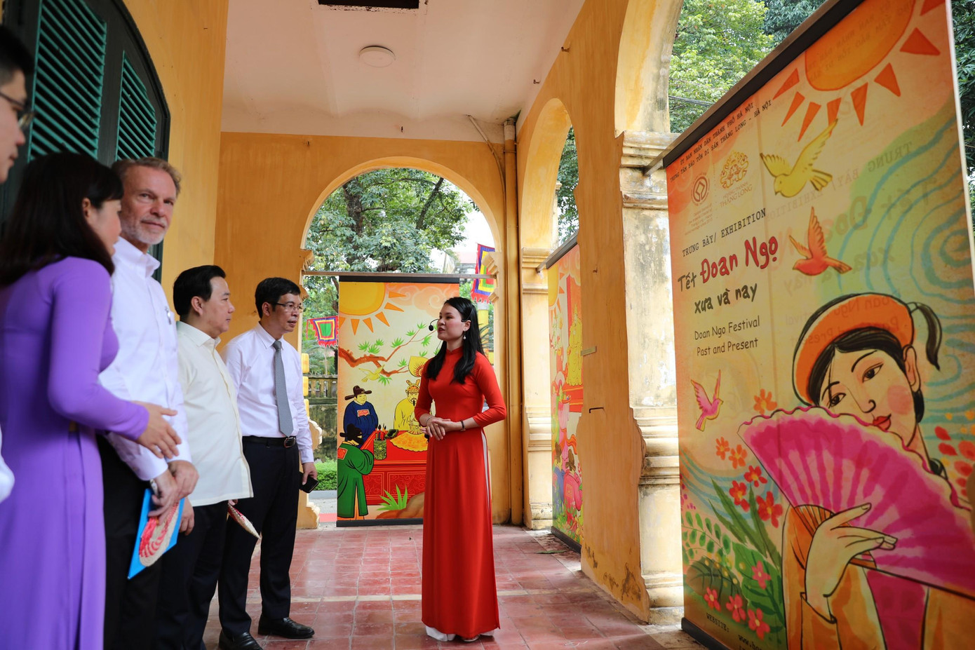 Trưng bày Tết Đoan Ngọ xưa và nay ở Hoàng thành Thăng Long. Trưng bày Tết Đoan Ngọ xưa và nay ở Hoàng thành Thăng Long.