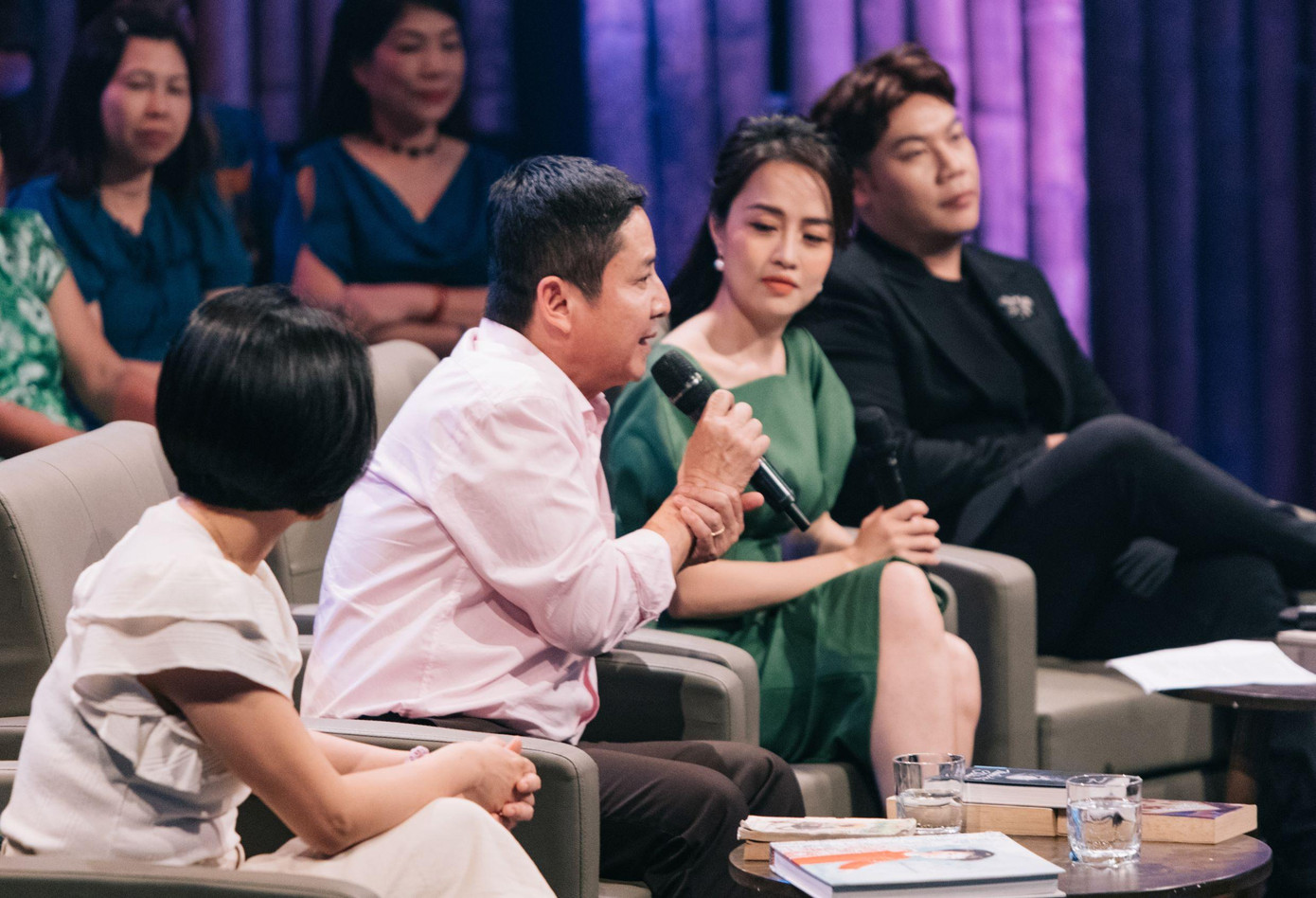 NSƯT Chí Trung tiết lộ lí do bị bạn bè nói "ki bo". NSƯT Chí Trung tiết lộ lí do bị bạn bè nói "ki bo".