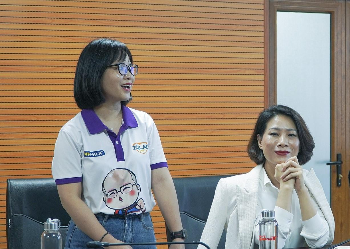 Bà Trần Thị Minh (trái)-Đại diện kinh doanh miền Bắc công ty CP VPMilk tại buổi lễ. Bà Trần Thị Minh (trái)-Đại diện kinh doanh miền Bắc công ty CP VPMilk tại buổi lễ.