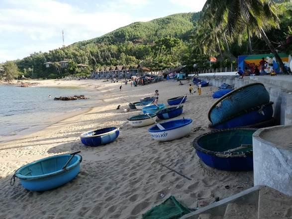 Bãi Xép tháng 7/2018 – một phong cảnh yên bình đậm chất làng chài Nam Trung Bộ.