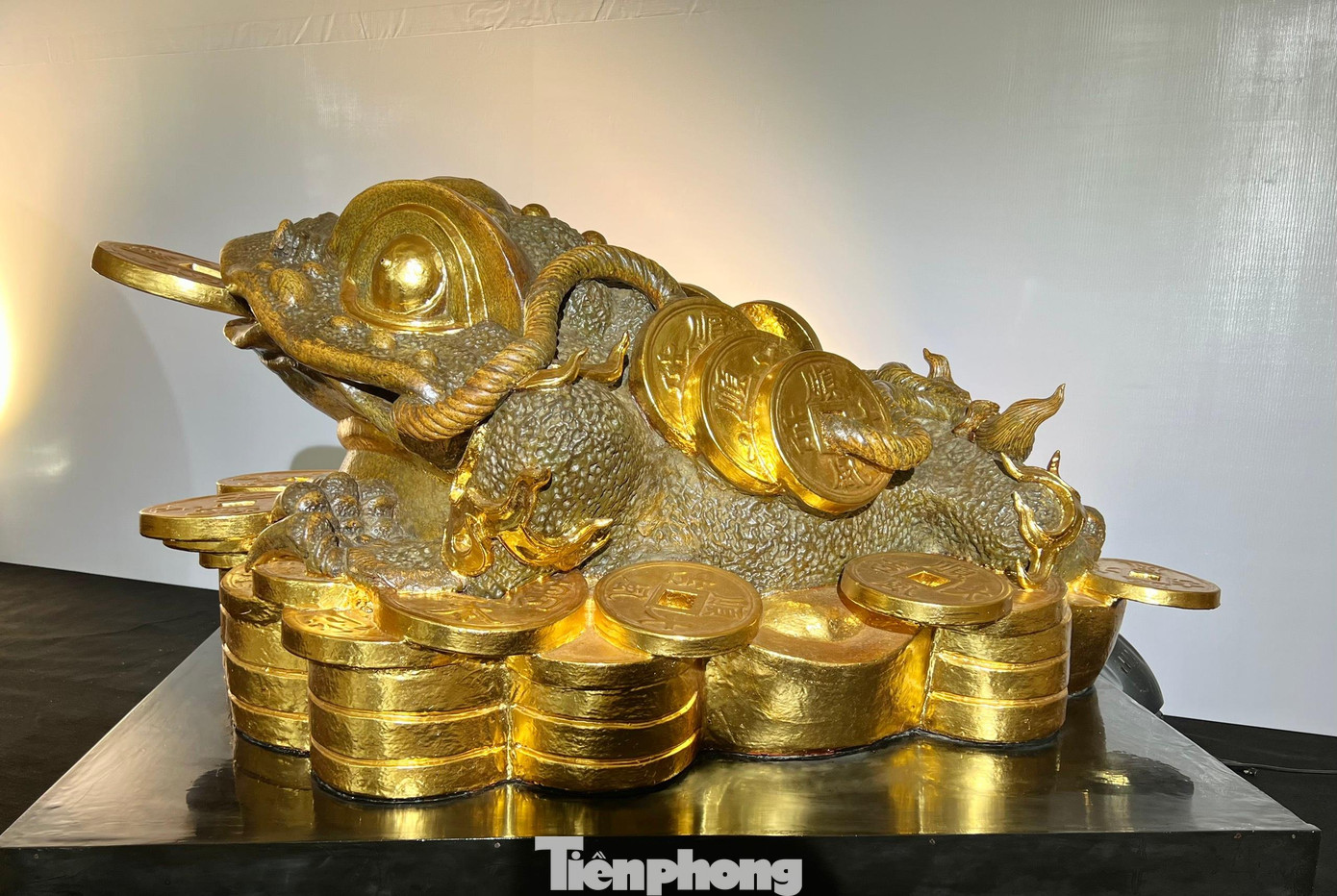 Tác phẩm “Thiềm thừ Thiên phong ấn”. Tác phẩm “Thiềm thừ Thiên phong ấn”.