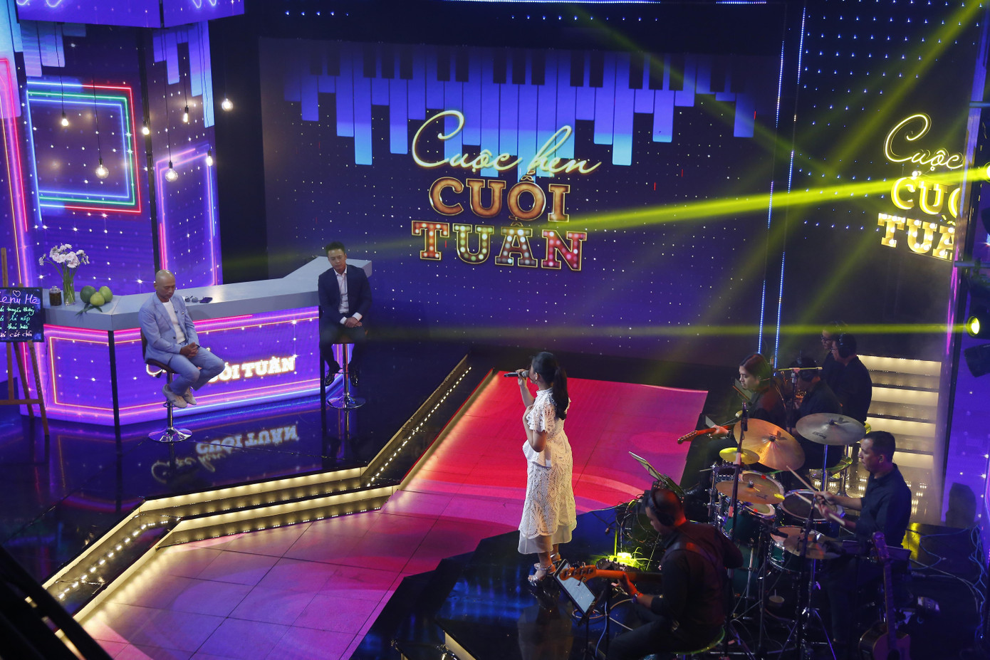 Cuộc hẹn cuối tuần mùa 2 trở lại với nhiều câu chuyện xúc động bất ngờ.