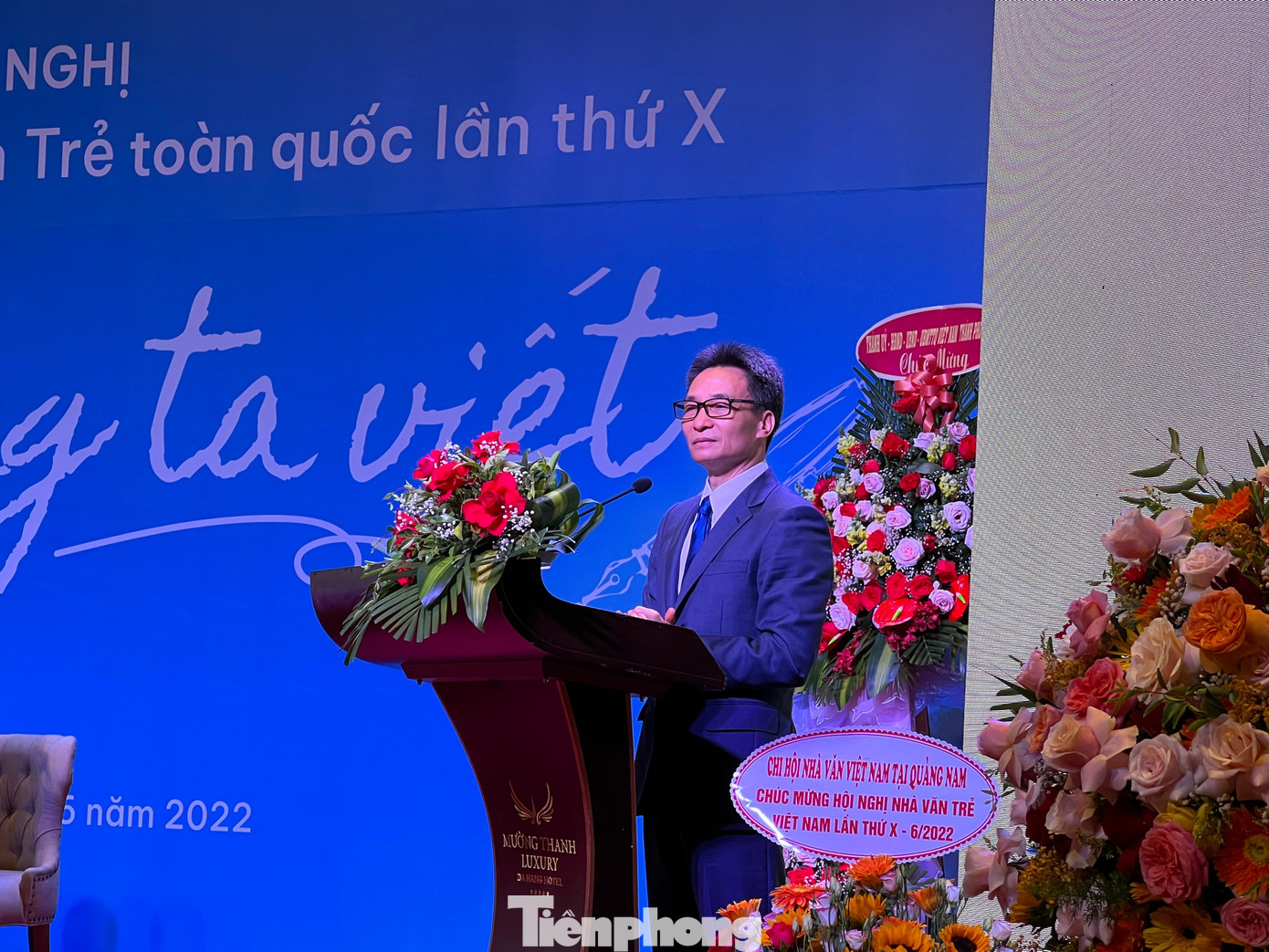 Phó Thủ tướng Vũ Đức Đam đối thoại với các tác giả trẻ. Ảnh: Nguyên Khánh