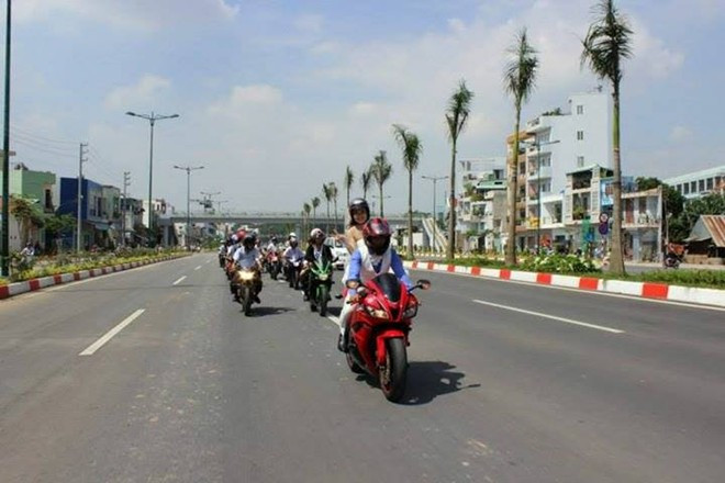 Đám cưới của Ánh từng được một dàn mô tô hộ tống. . Đám cưới của Ánh từng được một dàn mô tô hộ tống.