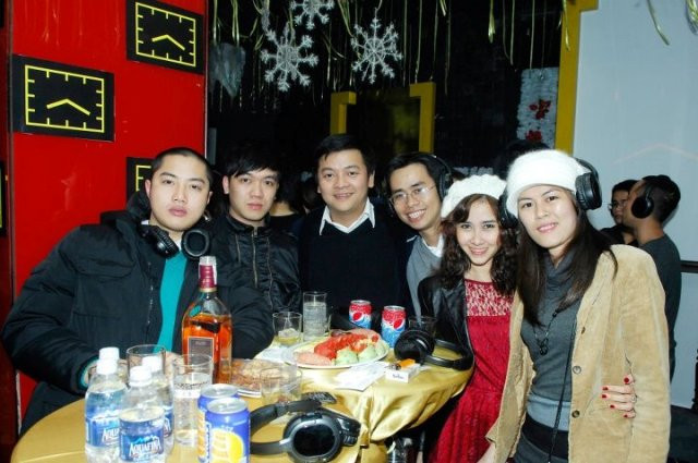 Bar là nơi tụ tập bạn bè lí tưởng, không chỉ của giới trẻ