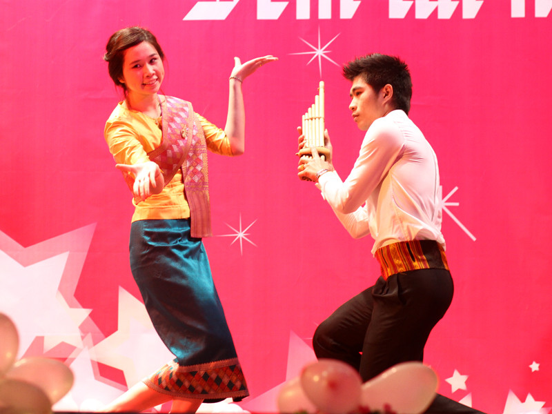 Điệu múa đến từ đất nước Lào