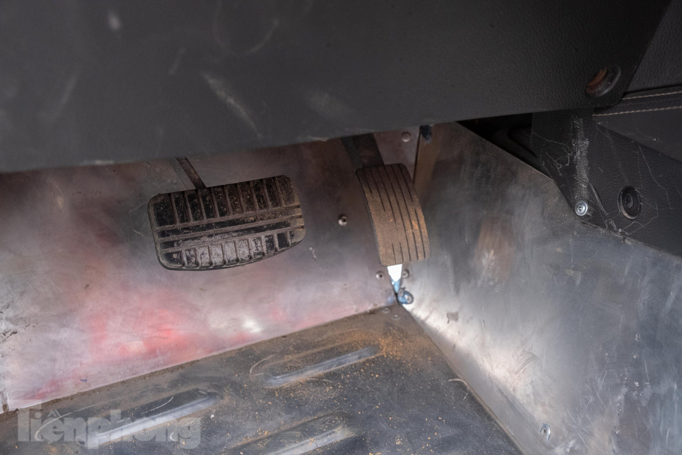 Nguyên bản, xe sử dụng máy dầu 2.4 lít tăng áp, sản sinh công suất 181 mã lực và 430 Nm mô-men xoắn. Nhờ những nâng cấp về hệ thống truyền động và ống xả, Triton bản độ tăng 10% công suất.