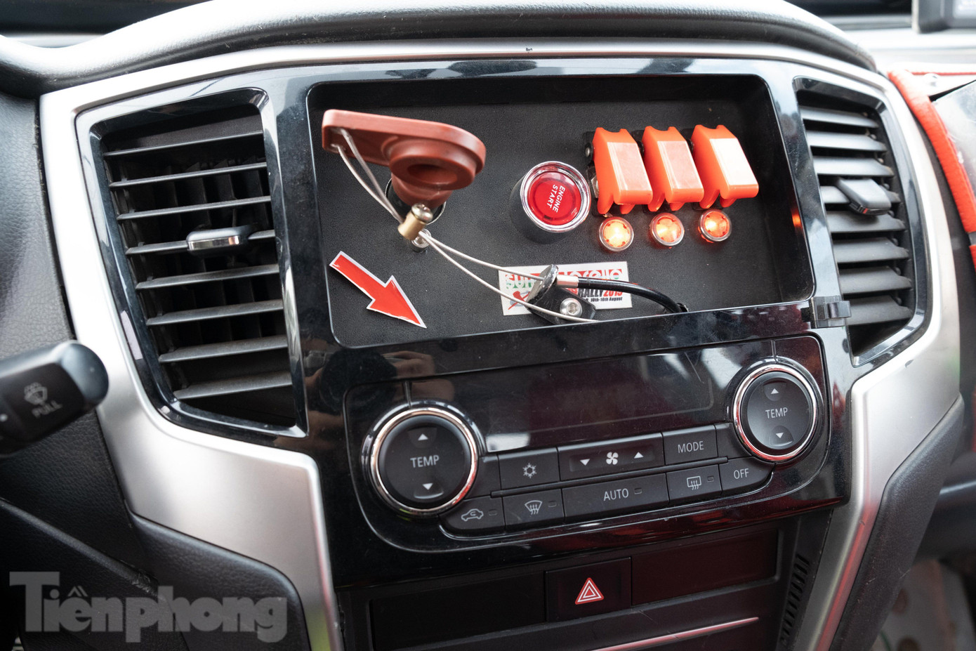 Màn hình trung tâm không còn để nhường chỗ cho những nút chức năng bổ sung.