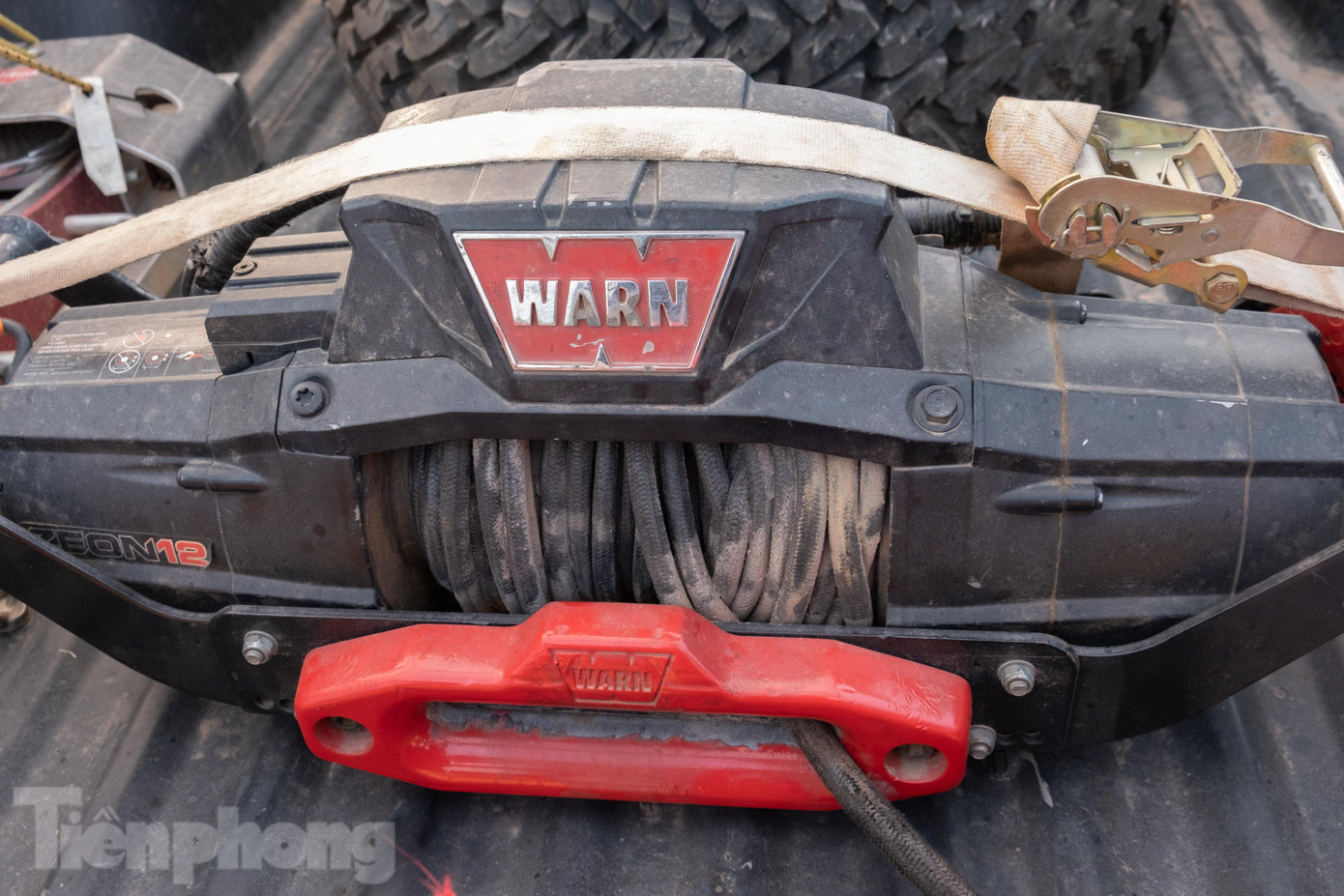 Đội đua bổ sung hệ thống tời để hỗ trợ cho việc kéo và cân bằng trọng lượng cho xe.