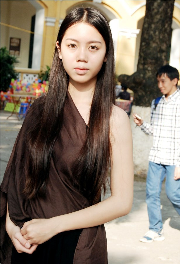 Ngày 24/11, Ka - Chow thu hút đông đảo các bạn trẻ tham dự. Một bạn nữ hóa thân trong vai Nak, nữ diễn viên chính trong phim 