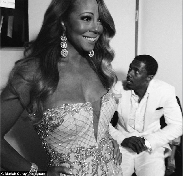 Mariah hạnh phúc khi được chồng hộ tống tới lễ trao giải