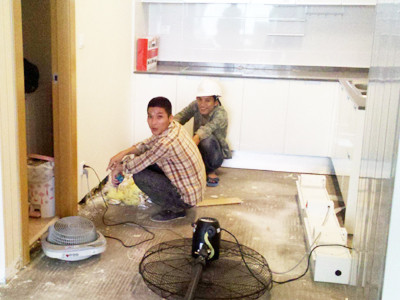 Nhiều căn hộ phải sửa lại sự cố tràn nước vào nhà. Nhiều căn hộ phải sửa lại sự cố tràn nước vào nhà