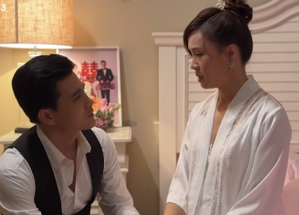 Đóng vai vợ chồng, Quang Sự - Hồng Diễm không có nhiều cảnh thân mật. Đóng vai vợ chồng, Quang Sự - Hồng Diễm không có nhiều cảnh thân mật.