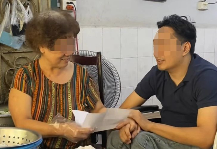 TikToker V.M.L. đăng tải video tới quán phở, trực tiếp nói lời xin lỗi chủ quán.