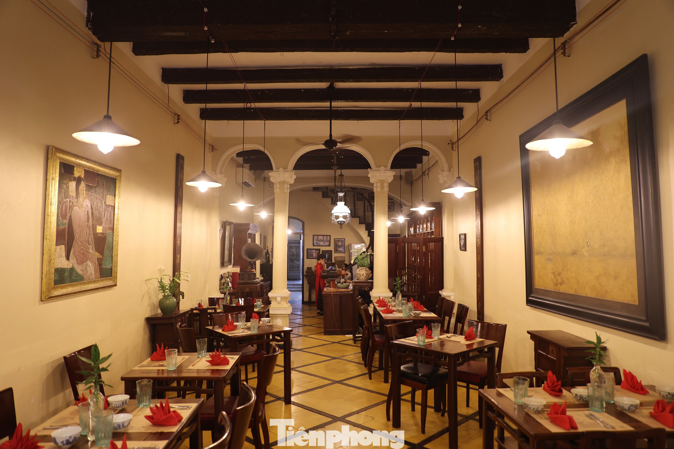 Cận cảnh nhà hàng nơi Tim Cook thưởng thức món cà phê trứng. Ảnh: Trọng Tài. Cận cảnh nhà hàng nơi Tim Cook thưởng thức món cà phê trứng. Ảnh: Trọng Tài.