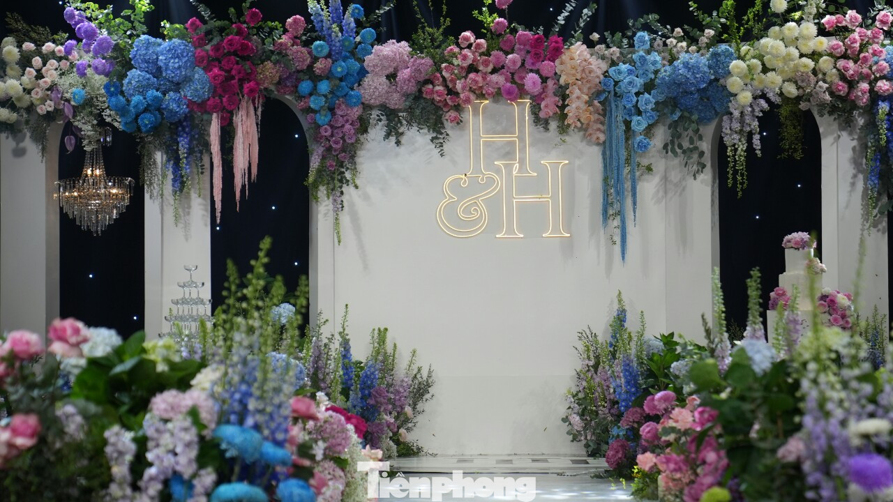 Dự kiến, tiệc cưới chỉ gồm phần rót rượu, cắt bánh và màn chào hỏi của cô dâu, chú rể.