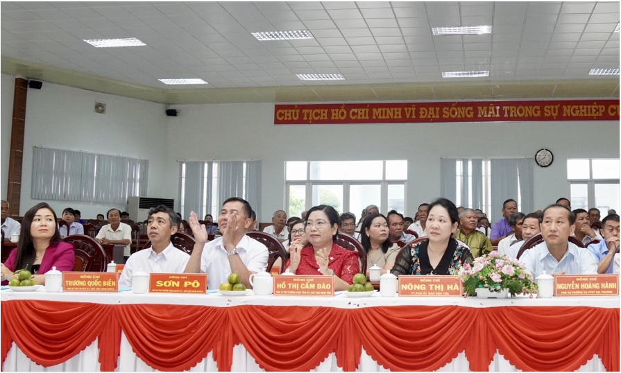 Thứ trưởng , Phó Chủ nhiệm Nông Thị Hà cùng lãnh đạo Tỉnh ủy, HĐND, UBND tỉnh Sóc Trăng đến thăm, chúc tết Chôl Chnăm Thmây năm 2024 đồng bào dân tộc Khmer tại huyện Châu Thành