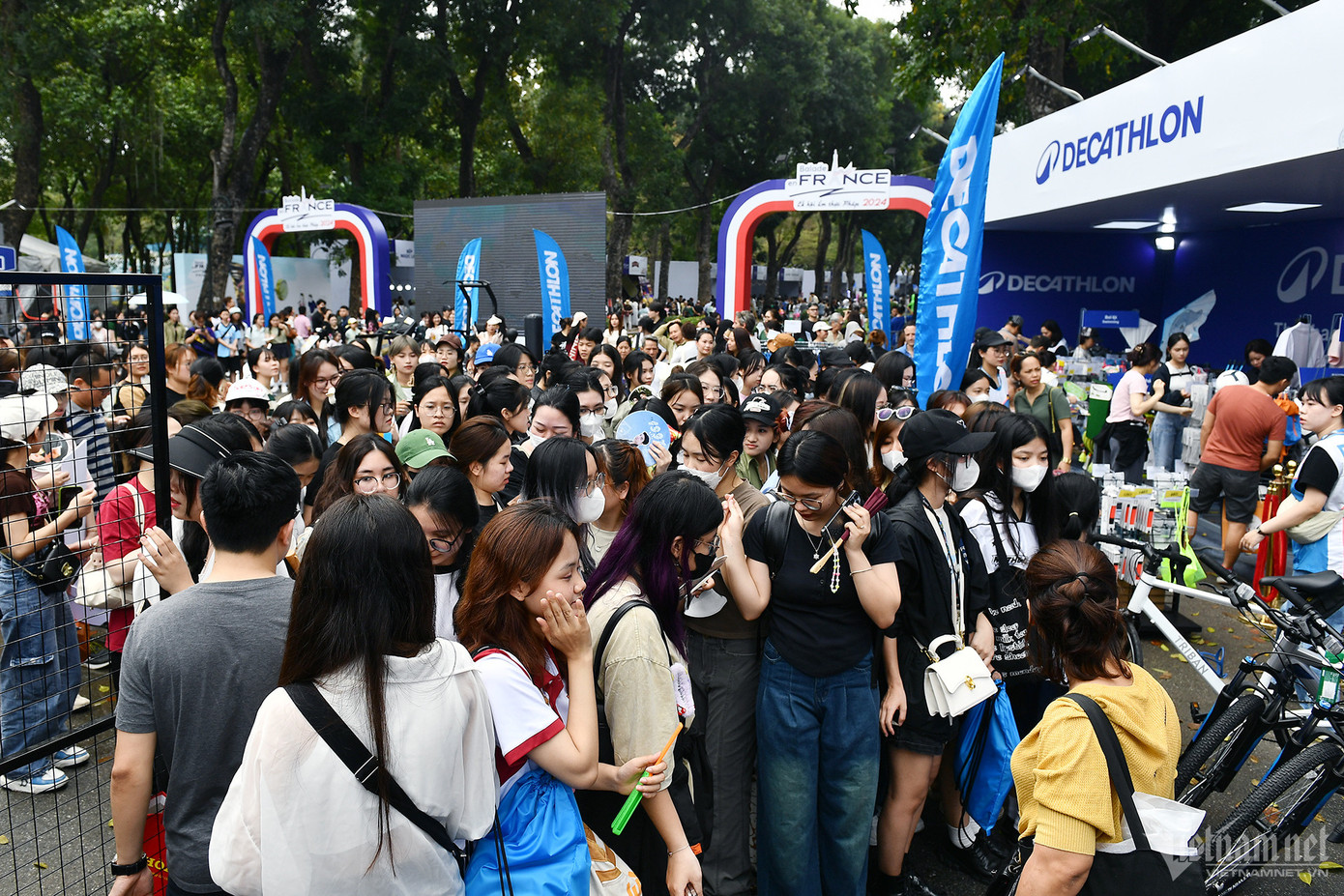 Đây là cơ hội cho người dân Thủ đô khám phá ẩm thực Pháp và hiểu thêm về Thế vận hội mùa hè Paris 2024. Tới Công viên Thống Nhất dịp cuối tuần này, du khách có cơ hội thưởng thức những món ăn Pháp như bánh sừng bò, bánh macaron, thịt nguội, pho mát...