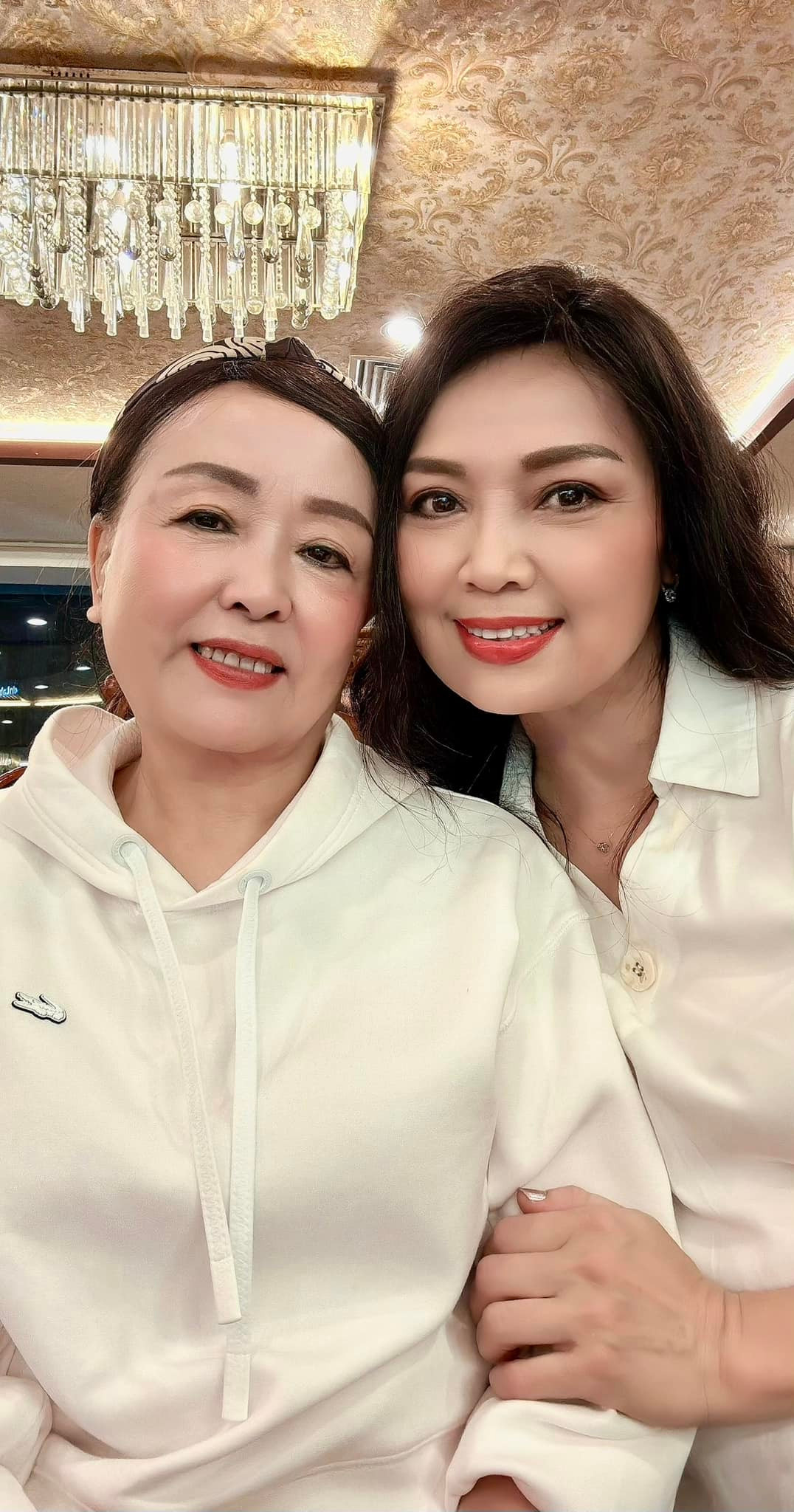 NSND Thái Bảo và NSND Thu Hiền.