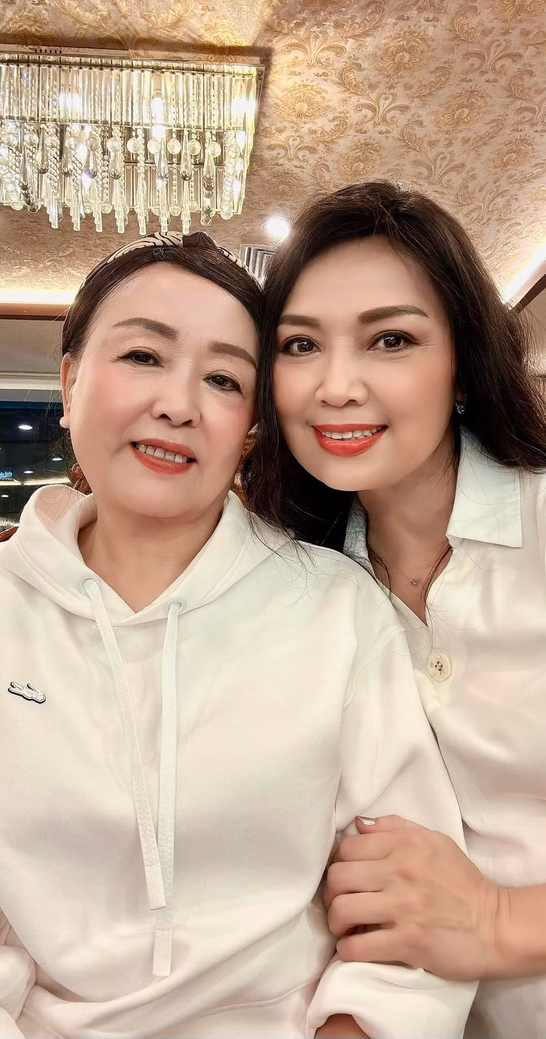 NSND Thái Bảo và NSND Thu Hiền.